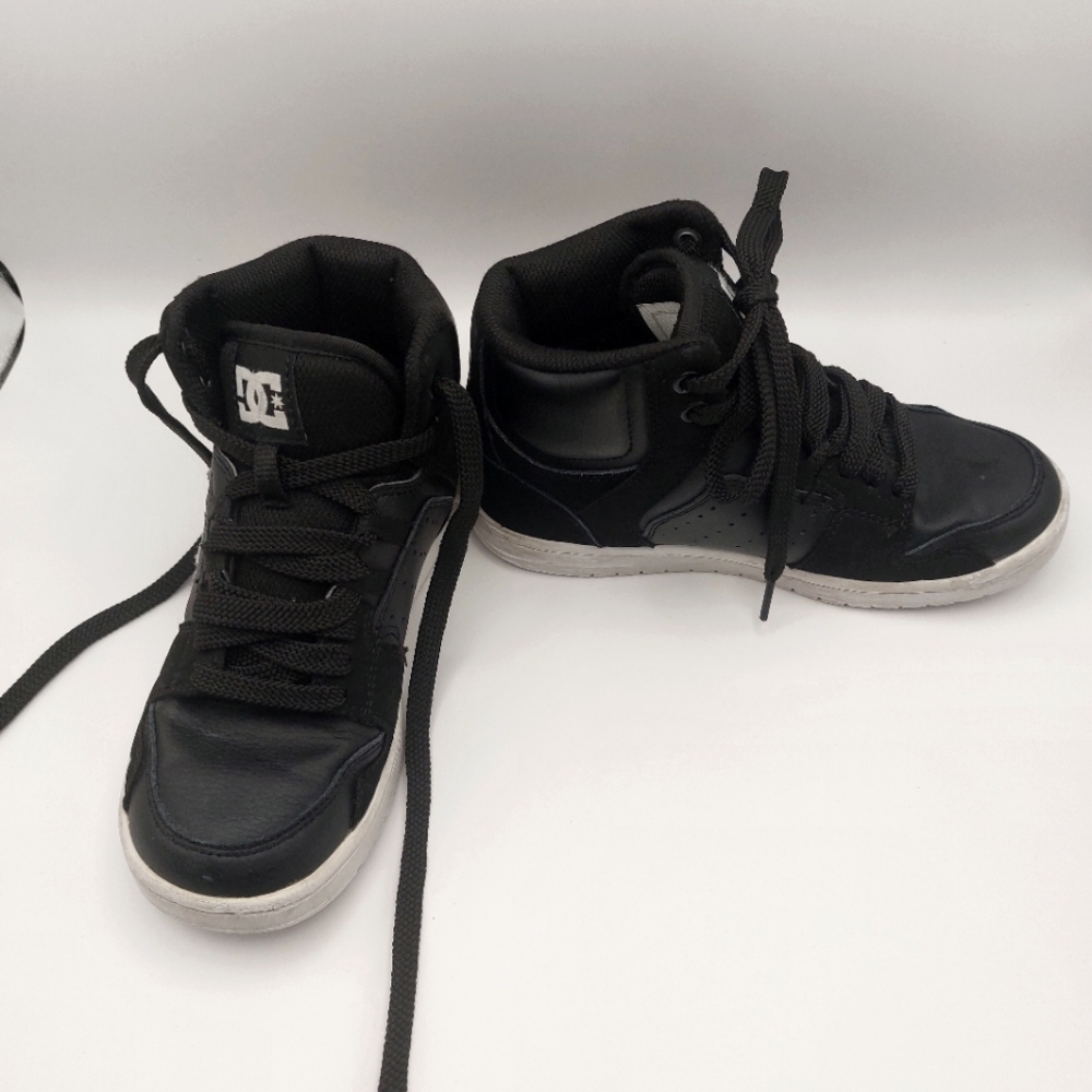 Boys High Top DC Shoes, Size 2, Black w White Accents